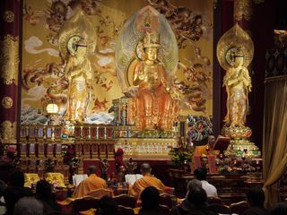 Chanting at the Buddha Tooth Temple